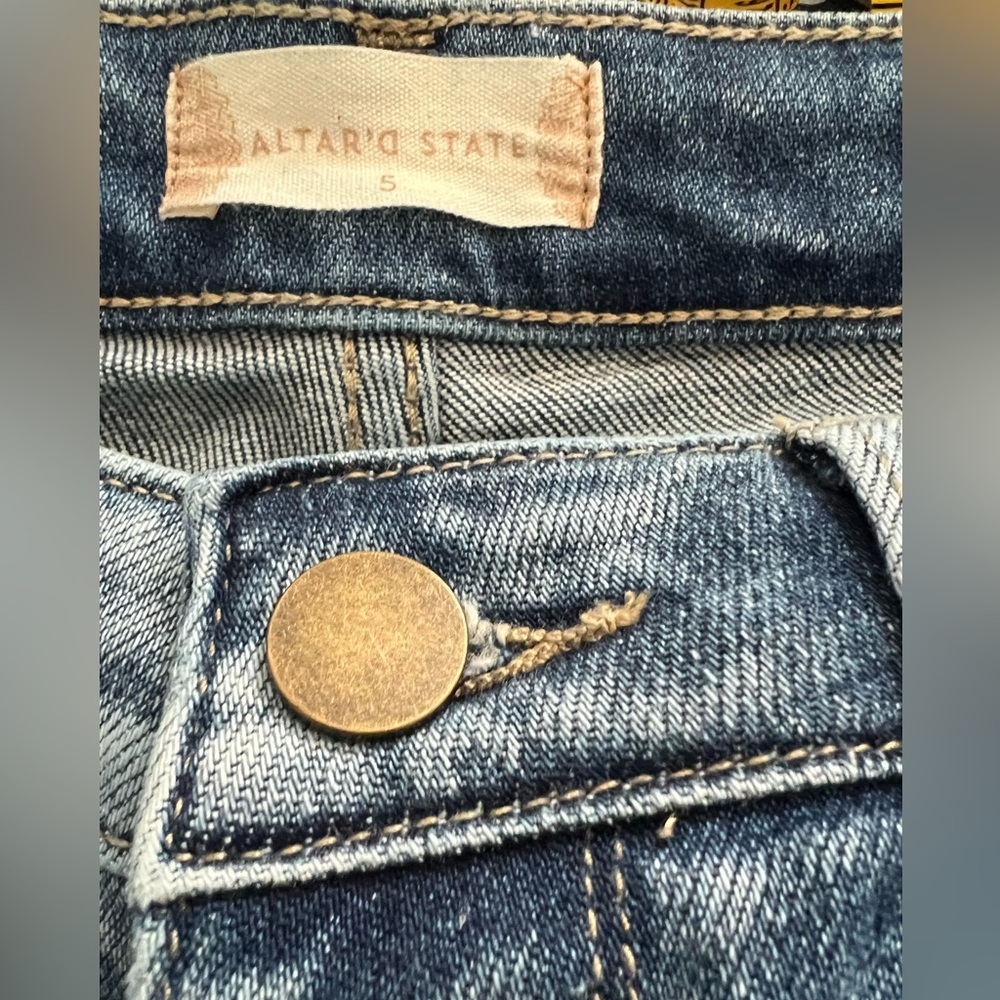 Distressed Flared Women's Jeans - Picture 4 of 5